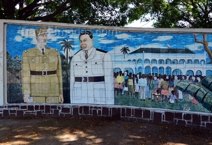 congo88: Brazzaville, Congo: de Gaulle square, off Avenue de Djoué - tiles by Albert Massamba representing Charles de Gaulle and Félix Eboué at the Conference of Brazzaville, 1944 - photo by M.Torres - (c) Travel-Images.com - Stock Photography agency - Image Bank