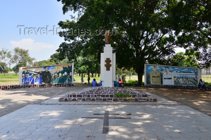 congo95: Brazzaville, Congo: de Gaulle square, off Avenue de Djoué - monument to General de Gaulle - sculpture by Parriot and tiles by Albert Massamba - Cross of Lorraine on the pavement - photo by M.Torres - (c) Travel-Images.com - Stock Photography agency - Image Bank