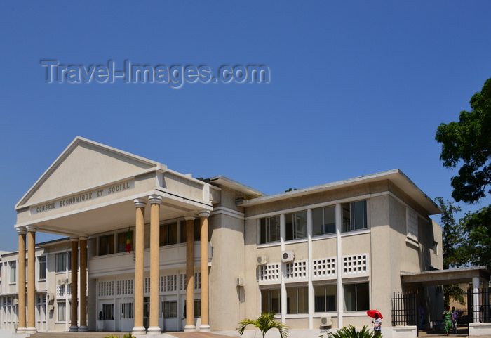 congo99: Brazzaville, Congo: building of the Economic and Social Council, large portico on Boulevard Denis Sassou Nguesso, Avenue Alfred Fourneau - Conseil économique et social (CES) - photo by M.Torres - (c) Travel-Images.com - Stock Photography agency - Image Bank