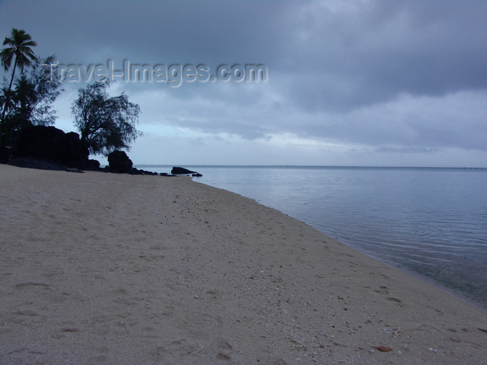 cook3: Cook Islands - Aitutaki island: dusk scene - beach - photo by B.Goode - (c) Travel-Images.com - Stock Photography agency - Image Bank