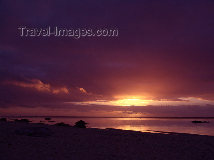 cook33: Cook Islands - Rarotonga island: sunset at black rock beach - photo by B.Goode - (c) Travel-Images.com - Stock Photography agency - Image Bank