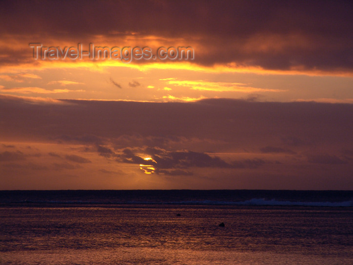 cook34: Cook Islands - Rarotonga island: sunset at Black Rock beach - a favorite for snorkeling - altostratus clouds - photo by B.Goode - (c) Travel-Images.com - Stock Photography agency - Image Bank