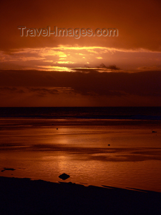 cook35: Cook Islands - Rarotonga island: sunset at black rock beach, west of Avarua - photo by B.Goode - (c) Travel-Images.com - Stock Photography agency - Image Bank