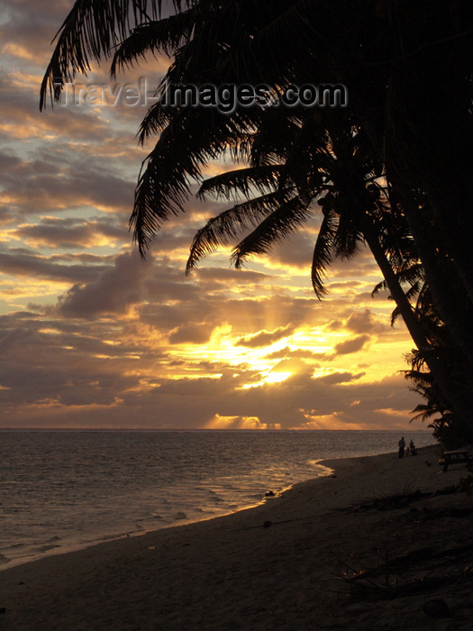 cook36: Cook Islands - Rarotonga island: sunset on the south coast - palm-studded beach - photo by B.Goode - (c) Travel-Images.com - Stock Photography agency - Image Bank