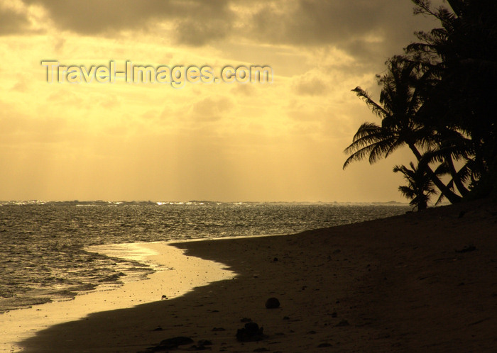 cook39: Cook Islands - Rarotonga island: Titikaveka beach - sunset - the South Coast is the quietest stretch of coastline - photo by B.Goode - (c) Travel-Images.com - Stock Photography agency - Image Bank