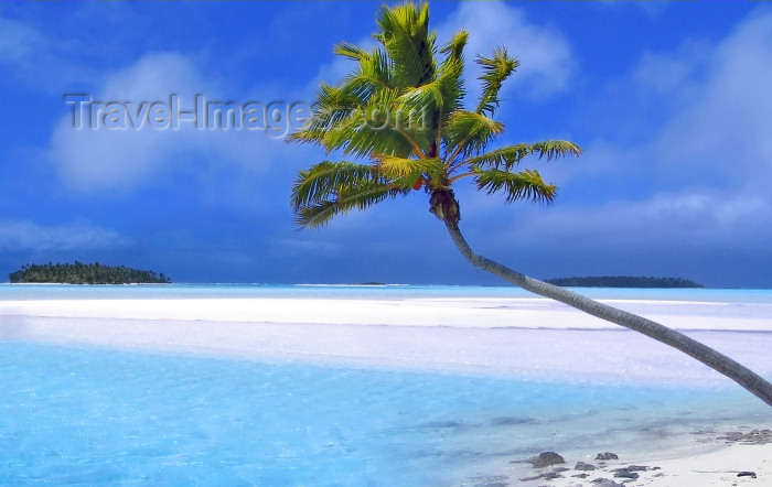 cook41: Cook Islands - Aitutaki island / Araura / Ararau / Utataki: the atoll and coral islets - motu - view from One Foot Island / Tapuaetai - photo by B.Goode - (c) Travel-Images.com - Stock Photography agency - Image Bank