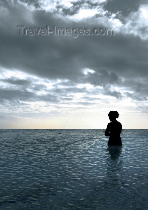 cook49: Cook Islands - Rarotonga island: girl entering the Pacific Ocean - silhouette - photo by B.Goode - (c) Travel-Images.com - Stock Photography agency - Image Bank