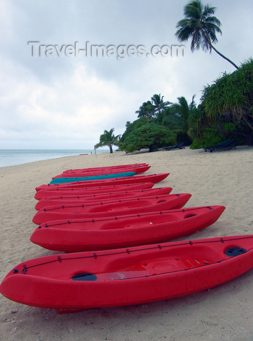 cook5: Cook Islands - Aitutaki island: kayaks on the beach - resort scene - photo by B.Goode - (c) Travel-Images.com - Stock Photography agency - Image Bank