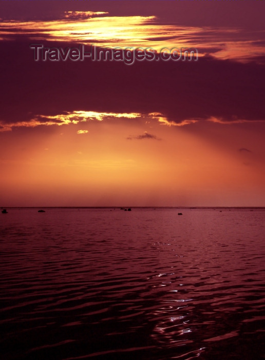 cook53: Cook Islands - Aitutaki: beautiful pink sunset - photo by B.Goode - (c) Travel-Images.com - Stock Photography agency - Image Bank