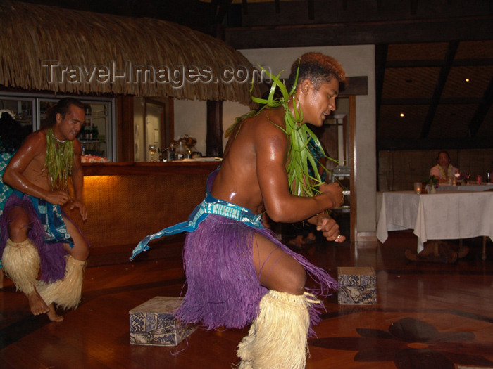 cook6: Cook Islands - Aitutaki island: local dancer - Amuri - photo by B.Goode - (c) Travel-Images.com - Stock Photography agency - Image Bank