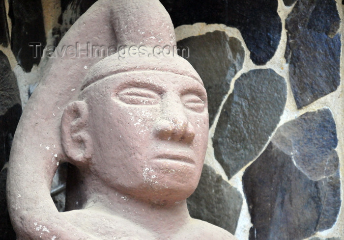 costa-rica105: Londres, Puntarenas province, Costa Rica: Amerindian art - statue of warrior - photo by M.Torres - (c) Travel-Images.com - Stock Photography agency - Image Bank