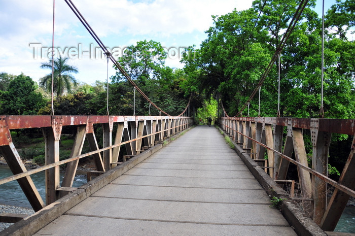 costa-rica107: Naranjito, Puntarenas province, Costa Rica: suspension bridge - photo by M.Torres - (c) Travel-Images.com - Stock Photography agency - Image Bank