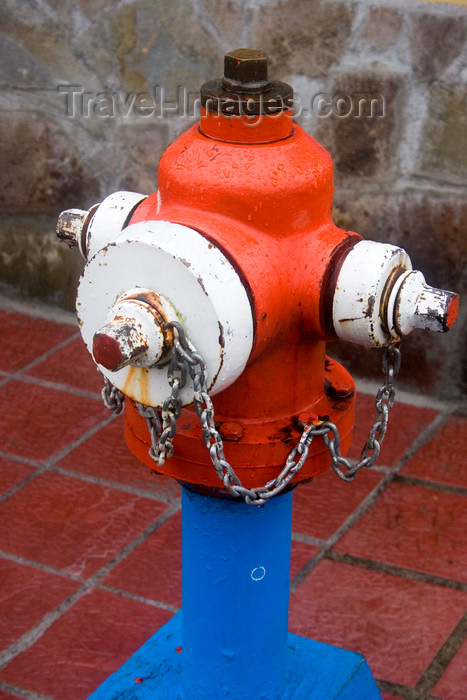 costa-rica23: Costa Rica - San Ramón, Alajuela province: colorful fire hydrant - photo by H.Olarte - (c) Travel-Images.com - Stock Photography agency - Image Bank