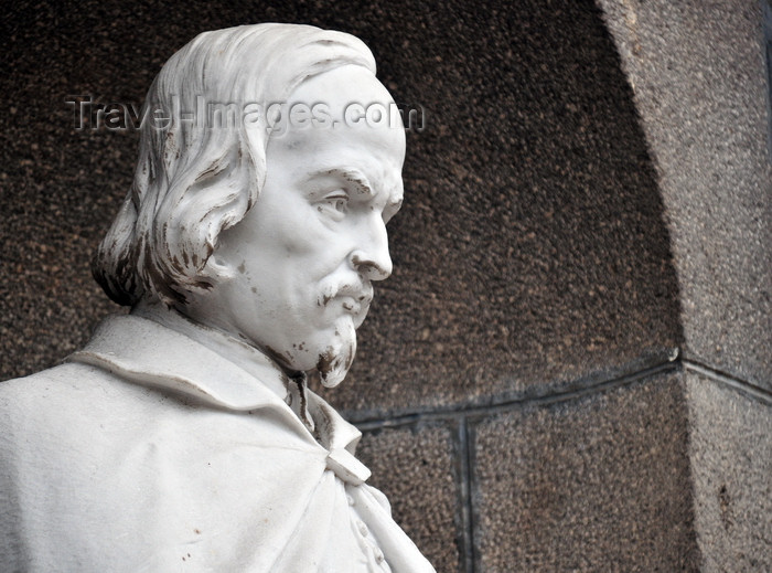 costa-rica3: San José, Costa Rica: National Theater - Teatro Nacional de Costa Rica - Plaza Juan Mora Fernández - statue of Calderon de la Barca - photo by M.Torres - (c) Travel-Images.com - Stock Photography agency - Image Bank