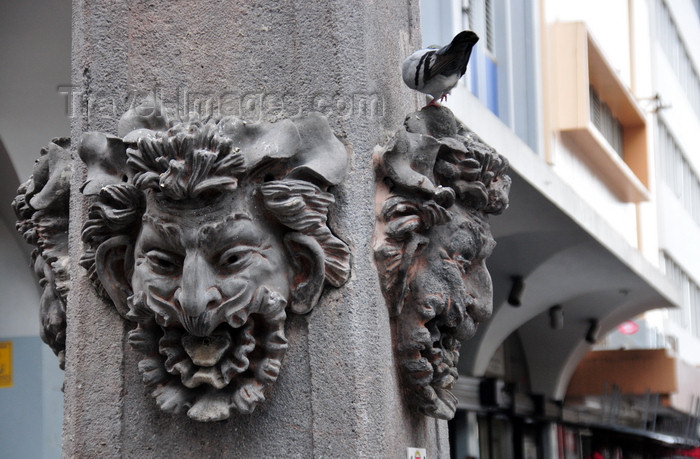 costa-rica36: San José, Costa Rica: dramatic faces - clock pillar - Avenida Central - Plaza de la Cultura - photo by M.Torres - (c) Travel-Images.com - Stock Photography agency - Image Bank