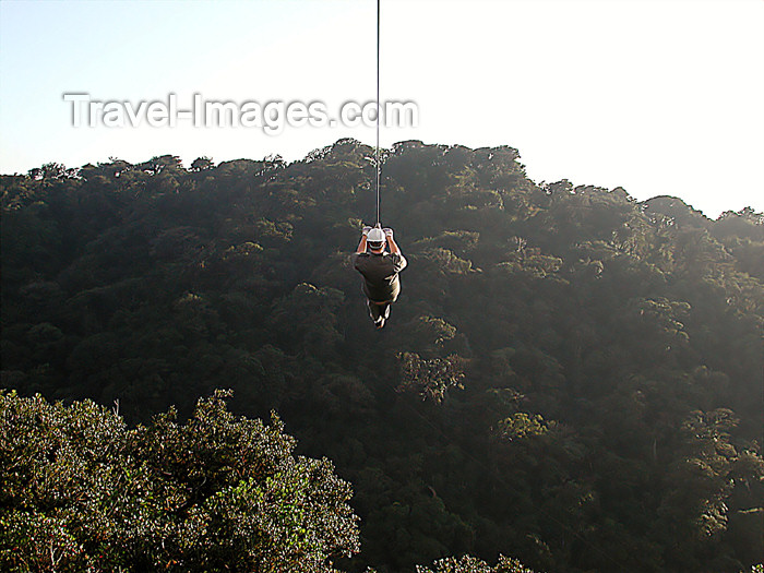 costa-rica61: Monteverde, Costa Rica: sky trekker in mid flight - rain forest canopy tour - photo by B.Cain - (c) Travel-Images.com - Stock Photography agency - Image Bank