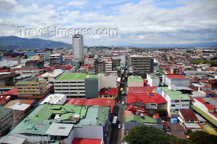 costa-rica81: San José, Costa Rica: view west along Avenida 5 - skyline - Banco Nacional de Costa Rica tower on the left - photo by M.Torres - (c) Travel-Images.com - Stock Photography agency - Image Bank