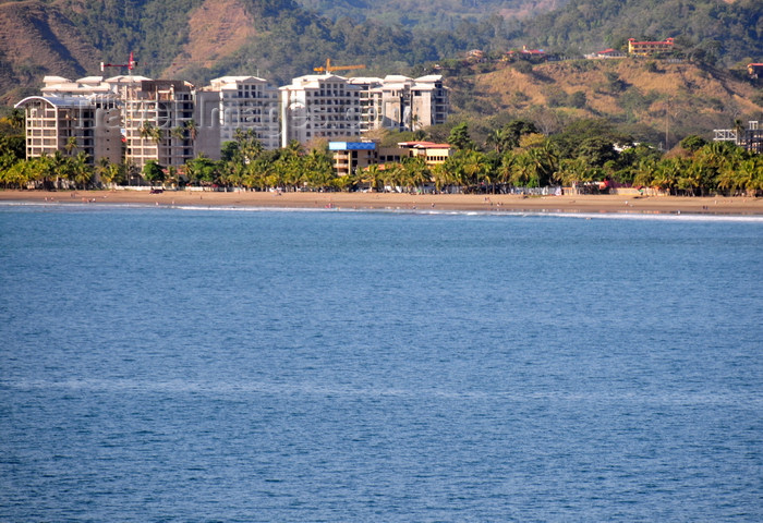 costa-rica94: Jacó, Puntarenas province, Costa Rica: new resort by the beach - photo by M.Torres - (c) Travel-Images.com - Stock Photography agency - Image Bank