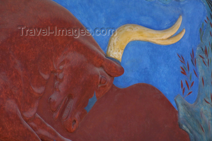 crete97: Crete, Greece - Knossos (Heraklion prefecture): detail of a bull - fresco (photo by A.Stepanenko) - (c) Travel-Images.com - Stock Photography agency - Image Bank