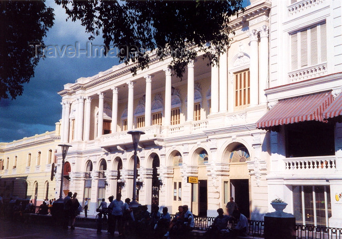 cuba1: Cuba - Santiago: Séspedes square - Galeria Oriente (photo by M.Torres) - (c) Travel-Images.com - Stock Photography agency - Image Bank