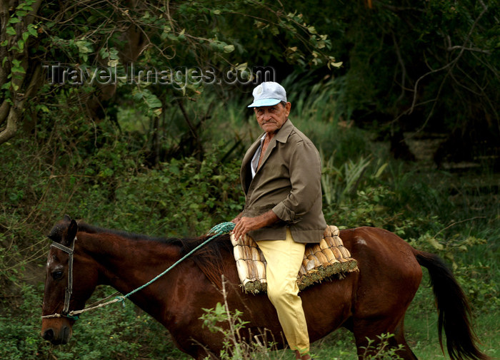 cuba103: Cuba - Holguín province - man on horseback - photo by G.Friedman - (c) Travel-Images.com - Stock Photography agency - Image Bank