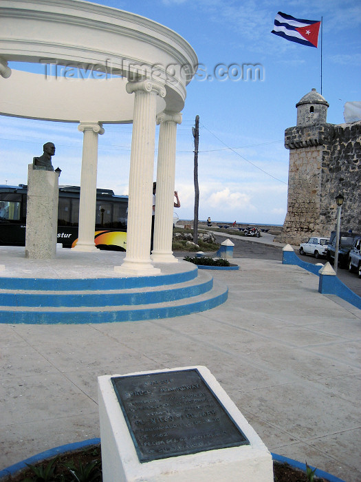 cuba123: Cuba - Cojimar - Havana province: Ernest Hemingway memorial, invoking 'The Old Man and the Sea' - photo by L.Gewalli - (c) Travel-Images.com - Stock Photography agency - Image Bank