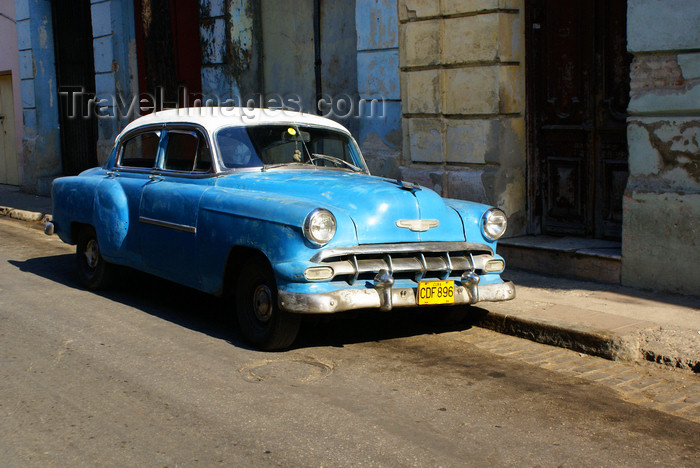 cuba127: Camagüey, Cuba: old Chevy - classical car - photo by A.Ferrari - (c) Travel-Images.com - Stock Photography agency - Image Bank