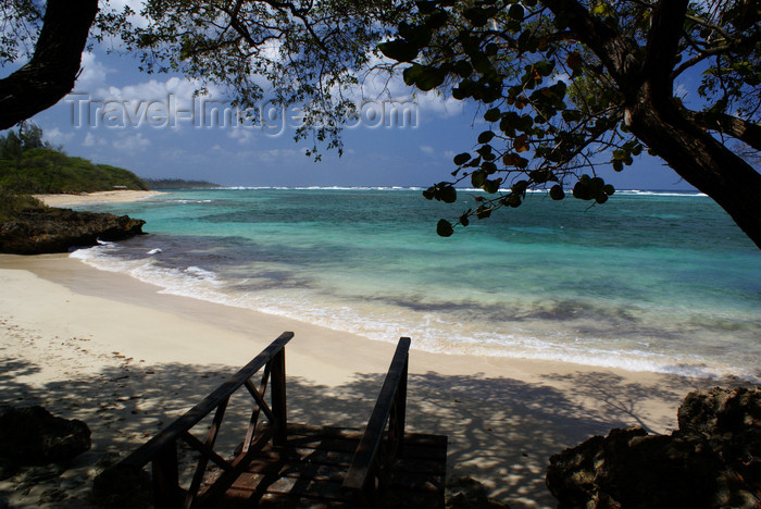 cuba134: Playa Maguana, Baracoa, Guantánamo province, Cuba: beach - tropical waters of the Bahía de Miel - photo by A.Ferrari - (c) Travel-Images.com - Stock Photography agency - Image Bank