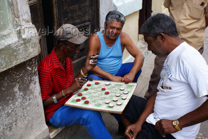 cuba19: Havana / La Habana / HAV, Cuba: domino players - photo by  A.Ferrari - (c) Travel-Images.com - Stock Photography agency - Image Bank