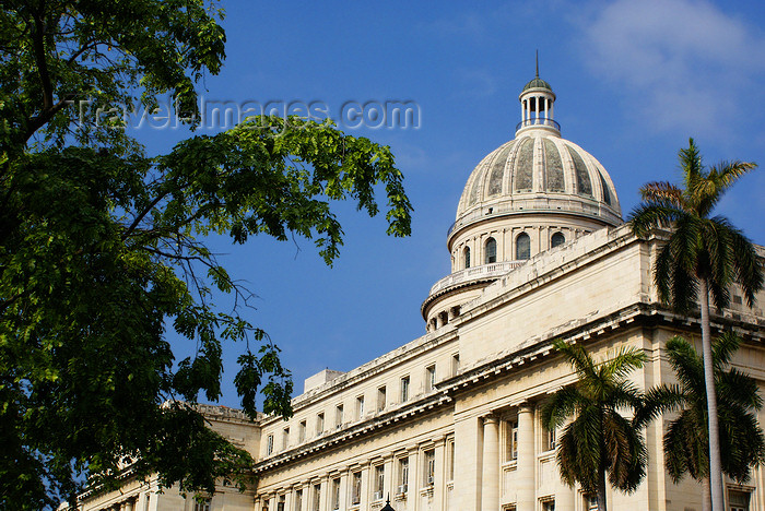 cuba20: Havana / La Habana / HAV, Cuba: National Capitol Building, home to the Cuban Academy of Sciences - Capitolio Nacional - photo by  A.Ferrari - (c) Travel-Images.com - Stock Photography agency - Image Bank