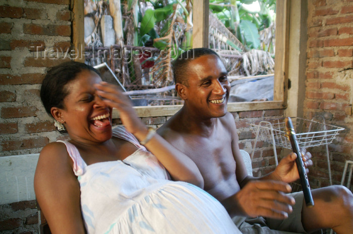 cuba38: Cuba - Guardalavaca - couple playing with a Xaphoon - photo by G.Friedman - (c) Travel-Images.com - Stock Photography agency - Image Bank