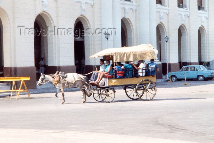 cuba4: Cuba - Santiago de Cuba: Bus 1 - caleche (photo by M.Torres) - (c) Travel-Images.com - Stock Photography agency - Image Bank