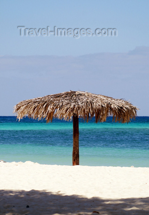 cuba51: Cuba - Guardalavaca - thatched umbrella on a Caribbean beach - white sandy beach - photo by G.Friedman - (c) Travel-Images.com - Stock Photography agency - Image Bank