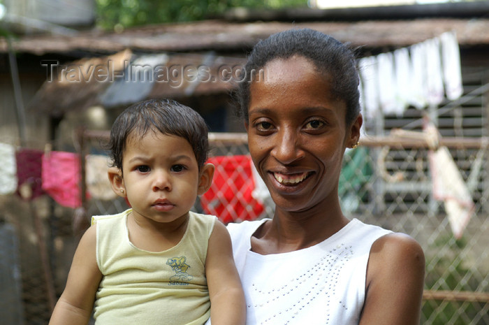 cuba56: Cuba - Guardalavaca - woman and baby - photo by G.Friedman - (c) Travel-Images.com - Stock Photography agency - Image Bank