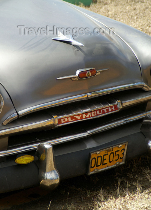 cuba58: Cuba - Holguín - 1952 Plymouth Close - up- bonet - photo by G.Friedman - (c) Travel-Images.com - Stock Photography agency - Image Bank