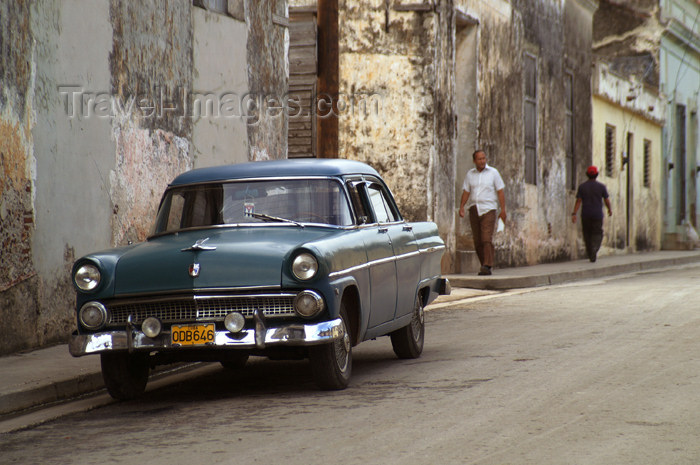 cuba59: Cuba - Holguín - 1955 Ford and street - photo by G.Friedman - (c) Travel-Images.com - Stock Photography agency - Image Bank