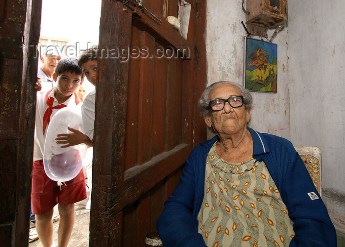 cuba60: Cuba - Holguín - 90-year-old grandmother and pioneer with baloon - photo by G.Friedman - (c) Travel-Images.com - Stock Photography agency - Image Bank