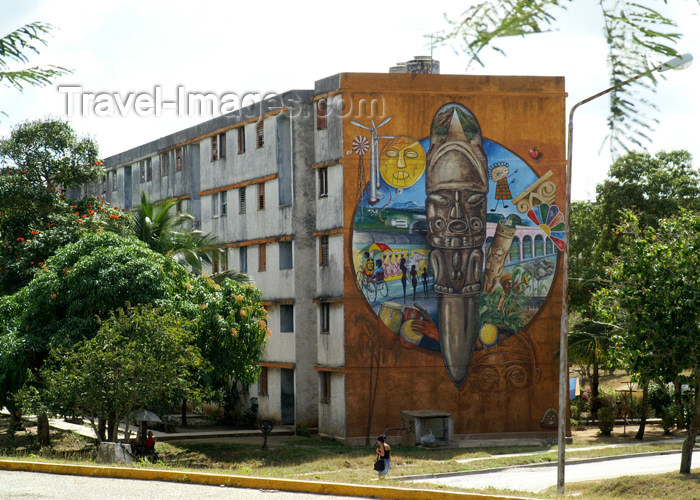 cuba63: Cuba - Holguín - artwork on building - photo by G.Friedman - (c) Travel-Images.com - Stock Photography agency - Image Bank