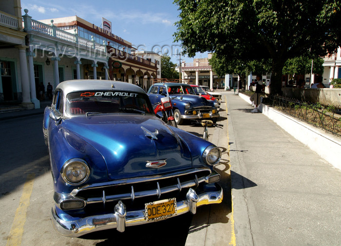 cuba64: Cuba - Holguín - blue cars parked along curb - photo by G.Friedman - (c) Travel-Images.com - Stock Photography agency - Image Bank