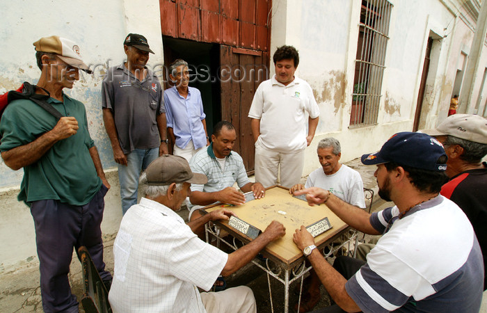 cuba66: Cuba - Holguín - domino game - photo by G.Friedman - (c) Travel-Images.com - Stock Photography agency - Image Bank