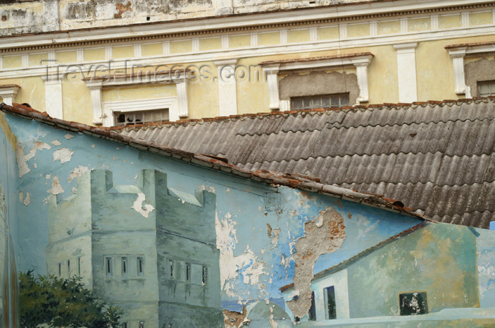 cuba76: Cuba - Holguín - painted wal - photo by G.Friedman - (c) Travel-Images.com - Stock Photography agency - Image Bank