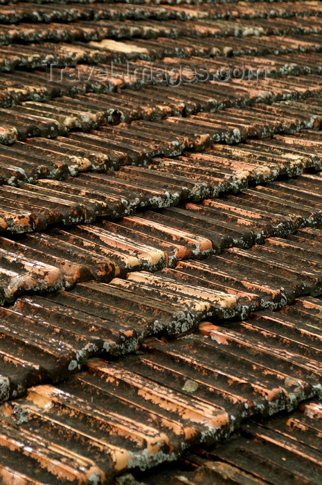 cuba78: Cuba - Holguín - rooftop - old tiles - photo by G.Friedman - (c) Travel-Images.com - Stock Photography agency - Image Bank