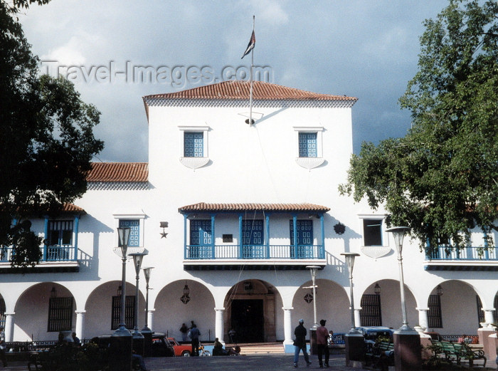 cuba8: Cuba - Santiago de Cuba: City hall (photo by M.Torres) - (c) Travel-Images.com - Stock Photography agency - Image Bank