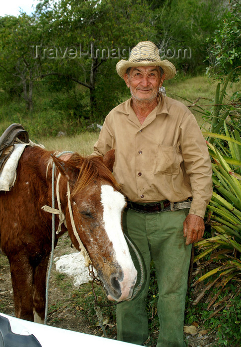 cuba97: Cuba - Holguín province - friendly cowboy - photo by G.Friedman - (c) Travel-Images.com - Stock Photography agency - Image Bank
