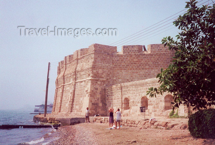 cyprus11: Cyprus - Larnaca / Larnax / LCA: the fort seen from the beach - photo by Miguel Torres - (c) Travel-Images.com - Stock Photography agency - Image Bank