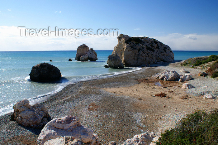 cyprus120: Petra Tou Romiou - Paphos district, Cyprus: beach and islets - photo by A.Ferrari - (c) Travel-Images.com - Stock Photography agency - Image Bank