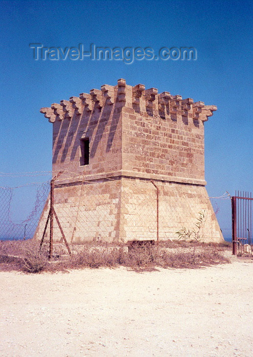 cyprus26: Cyprus - Larnaca: coastal defenses - small fort - photo by Miguel Torres - (c) Travel-Images.com - Stock Photography agency - Image Bank