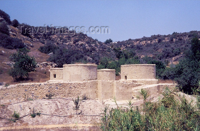 cyprus5: Choirokoitia/ Khirokitia - Larnaca district, Cyprus: cluster of Neolithic dwellings - round structures - aceramic period - UNESCO World Heritage Site - archaeology - photo by M.Torres - (c) Travel-Images.com - Stock Photography agency - Image Bank