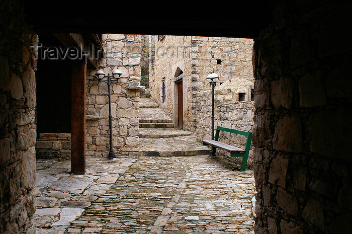 cyprus78: Lofou - Limassol district, Cyprus: narrow street - photo by A.Ferrari - (c) Travel-Images.com - Stock Photography agency - Image Bank