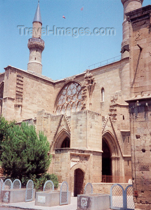 cyprusn1: Cyprus - Nicosia / NIC / Lefkosa: Cathedral with minarets?! - Selimiye Mosque, former Cathedral of St. Sophie (photo by Miguel Torres) - (c) Travel-Images.com - Stock Photography agency - Image Bank